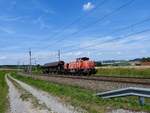 2070 013-5 zieht einen vierachsigen Selbstenladewagen bei Haiding in Richtung Wels; 190717