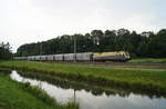 Die ES 64 U2-081 mit dem abendlichen Güterzug von Linz nach Steyrling bei Wartberg an der Krems, 08.07.2019.