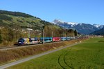 Normalerweise schenke ich mir einen Nachschuss auf einen RailJet. Eine Ausnahme wurde am 02. November 2014 zum Abschluss eines gelungenen Ausfluges an die Giselabahn gemacht, als der umgeleitete RJ 565 mit dem  Red Bull Fashion Train  an zweiter Stelle die Fotostelle bei Kirchberg in Tirol passierte.
