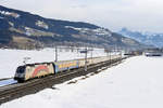 Bilder bei solchen Licht- und Wetterverhältnissen spare ich mir normalerweise. Der am 27. Februar 2016 verkehrende Krokus Express von Schladming nach Den Haag war mir dann aber doch ein Bild wert. Unüblich für einen Turnuszug verkehrt diese Leistung an zwei Wochenenden als Tagesfahrt. Besonders sehenswert ist die reinrassige Garnitur aus belgischen Eurofima-Wagen mit einem WR an der Zugspitze. Und die Krönung war dann noch der Einsatz der SZ 541 016  Albert Einstein  als Zuglok bis Wörgl. Bei Brixen im Thale konnte ich den als 13894 verkehrenden Zug mit Blick auf das Kitzbüheler Horn aufnehmen.