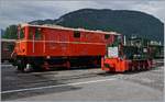 In Bezau bei der BWB stehen die beiden ungleichen Diesellok HF 130 D1 (C-dh)  Hilde  Baujahr 1943 und ÖBB 2095.13 Baujahr 1961 in der Morgensonne.