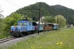 Am 17.05.2014 fand die Saisoneröffnung der Breitenauerbahn statt. Die E3 pendelte an diesem Tag fünfmal durchs Breitenauertal. Hier ist der Zug bei Mautstatt zu sehen.