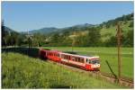 Einen herrlichen Tag verbrachte ich am 1.8.2010 mit Leitner Tom und Gernot (hier nicht aktiv) auf der Mariazellerbahn. Der erste Zug, der uns vor die Linse kam, war 5090 014 und 5090 007 als R 6826 von  Laubenbachmhle nach St.Plten Hbf, aufgenommen in der  3123 Einwohnern zhlenden Marktgemeinde Kirchberg an der Pielach im Bezirk St. Plten.