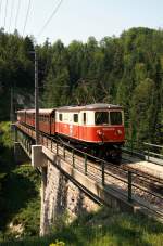 Am R 6804  Dirndltaler  musste 1099.016 fr einen 4090 aushelfen. Hier auf der Lassing-Kienbachbrcke, 01.07.2012