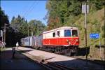 Aufgrund des SEV Ober Grafendorf - Kirchberg und den dadurch genderten Umlufen wurde der R 6813 am 25.09.2012 im Abschnitt Kirchberg - Mariazell aus der 1099.002 + bunten Wagen gebildet. Hier mit etwa 20 Minuten Versptung im Bahnhof Winterbach.