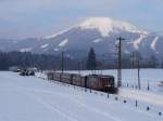 tscherbr-Zug mit tscherbr-Lok 1099 010 kurz vor Mariazell mit Gemeindealpe im Hintergrund.
11.02.2012.