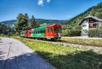 VT 34 fährt mit dem VS 42 als R 8712 (Tamsweg - Unzmarkt) nahe dem Bahnhof Ramingstein-Thomatal vorüber.
Aufgenommen am 31.7.2017.