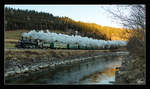 Die JZ 73-019 der Pinzgaubahn, dampft mit dem Wintermärchendampfzug 3394 von Zell am See nach Krimml, fotografiert nahe Rettenbahch.  
29.12.2016