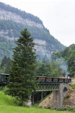 U25 auf dem Weg nach Bersbuch, Sporeneggbrücke.