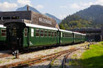 Einige Wagen der Bregenzerwälderbahn im Bahnhof Bezau.