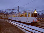 Tw 81 der Stubaitalbahn (ex-Hagen mit ex-Bielefeld Mittelteil) an einem Winterabend an der Haltestelle Kreith.