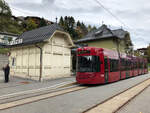 IVB Triebwagen 326 am Zugendbahnhof der Stubaitalbahn (STB) in Fulpmes.