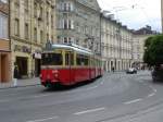 N83 der Stubaitalbahn auf dem Wege zum Hauptbahnhof Innsbruck biegt vom Burggraben in die Museumstrae ein.