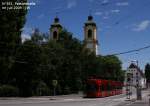 Stubaier N352 vor der Wiltener Basilika auf dem Weg zum Hauptbahnhof.