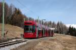 IVB353 wartet in der Station Telfer Wiesen auf den Gegenzug.