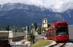 N351 hat den Trenner bei der alten Stubaier Remise passiert und macht sich nun auf nach Fulpmes. Man beachte den frischen Schnee vom vergangenen Wochenende links oben im Bild. Mitte Juli 2010 kHds