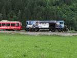 Die diesellok D 15 mit  Achensee  werbung zwischen Zell am Ziller und Erlach - 14-06-2017