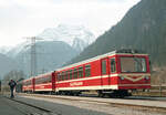 VS4 + 35 + VT4 am Bahnsteig in Mayrhofen als Zug 8830 von Mayrhofen nach Jenbach, am 05.03.1985. Scanbild 93816,Kodak VericolorIII.