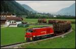 sterreichurlaub 2008 - Zillertalbahn: Blick aus der Pension in Richtugn Bahn.