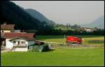 sterreichurlaub 2008 - Zillertalbahn: Eine Lok der Zillertalbahn ist auf dem Weg in Richtung Fgen.