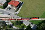 Ein lokbespannter Zug verlsst den Bahnhof Strass Richtung Mayrhofen.