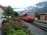 Am 9.7.09 fhrt ein moderner Wendezug mit der D15 gerade in den Bahnhof Zell am Ziller ein