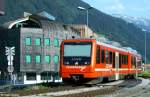 Moderne Wendezug-Garnitur der Zillertalbahn unterwegs im Planverkehr von Jenbach nach Mayrhofen, Schmalspurbahn 760 mm, fotografiert in Strass am 23.05.2009