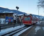 VT der Zillertalbahn ist am 12.02.2015 unterwegs als R 159 von Jenbach nach Mayrhofen und ist hier gerade nach dem erfolgten Halt in der Bedarfshaltestelle Ried im Zillertal beim Ausfahren.