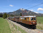 Die Ex 1099.010 nunmehr Növog E10 - Ötscherbär ist seit wenigen Tagen in Neulack unterwegs, anbei ein Bild der besagten Lok mit dem Zug R6891 in Mariazell.
Aufnahme 08. Mai 2021