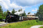 Am Wochenende 12-13. Juni war die Schmalspurtage auf der Mariazellerbahn. Die Programm ist immer eine Erlebnis, und Zeitreise. Neben die Sonderzüge war auch am Sonntag eine Dampfzug von St. Pölten nach Mariazell und zurück mit Mh.6.
Das Bild zeigt bei der Hinfahrt kurz nach der Abfahrt aus Bf. Winterbach.
13.06.2021.