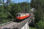 Mit dem R80963 von Wienterbach nach Mariazell stehen die 1099.11 und die 1099.14 am 26.6.2023 für duzente Fotografen der Fotosonderfahrt des Fotoreiseveranstalters  Tanago  auf der mächtigen