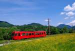 Am 20.5.2009 fotografierte ich den rot lackierten 5090 007 kurz nach dem Bahnhof Kirchberg an der Pielach.