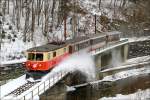 Durch das tief verschneite Nattersbachtal fhrt 1099 008 mit dem R 6813 von St.Plten nach Mariazell.