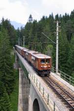 1099.013 und 1099.010 befahren mit dem REX 6807  tscherbr  die Kuhgrabenbrcke bei Erlaufklause.