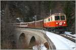 Das 116 m lange Klausgrabenviadukt berfhrt 1099 004 mit R 6813 von St.Plten nach Mariazell.