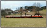 E-Lok der BR 1099 mit ihrem Personenzug bei der Einfahrt in den Bahnhof Frankenfels am 1.4.2006