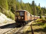 Der tscherbr nach einem kurzen Aufenthalt im Bahnhof Erlaufklause nimmt Fahrt auf ,Richtung St.Plten, am frhen Nachmittag des 23.09.2010. 