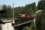 Mal wieder ein Besuch der Mariazellerbahn! 1099.013 vor dem REX 6807  tscherbr  auf der Raingrabenbrcke nahe Wienerbruck.