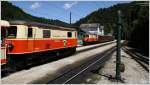 1099.001 mit R 6811 (St-Plten-Mariazell) und 1099.008 beim Kreuzungshalt in Laubenbachmhle.