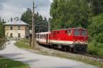 Ausfahrt des Zuges 6813 bespannt mit der 2095 015 aus dem Bahnhof Winterbach am 6.07.2013.