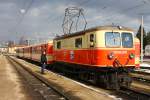 1099 016 (gefhrt von einer blonden Lokfhrerin) stellt den mittglichen Schlerzug bereit - St.Plten - 21/02/2013