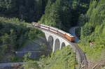 2095.10 mit Zug 6802 am Heugraben-Viadukt am 18.07.2013.