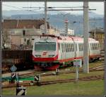 Die Triebwagen der Reihe 4090 sind die modernsten Fahrbetriebsmittel, die die Mariazellerbahn zu bieten hat. Bei meinem Ausflung am 1.4.2006 war leider keiner dieser Fahrzeuge im Planeinsatz. So blieb mir nur die Mglichkeit, vom Zug aus ein Foto vom 4090 001 zu machen, der in St. Plten Alpenbahnhof abgestellt war.