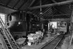 Blick in den kleinen Lokschuppen der Gurkthalbahn, welche von dem Verein Gurkthalbahn - Kärntner Museumsbahn seit 1974 in Betrieb gehalten wird. (Pöckstein-Zwischenwässern, September 2019)