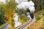 Herbstwetter im Waldviertel am 6.Oktober 2021. Die 399.04 nimmt die Steigung nach Harruck.