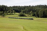 Kurz vor dem Endbahnhof Groß-Gerungs ist die Mh4 mit ihrem Zug am 20.08.2016 zu sehen.