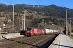 Die 1293 182 und 1293 197 bringen am 2.12.2024 einen KLV-Zug von Tarvisio Boscoverde nach Freilassing hier bei der Durchfahrt in Gaishorn.