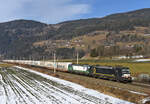 Dieses Bild zeigt einen sogenannten Tauernumleiter (Tauernsperre 18.11. 2024 - 4.07. 2025) des EVU ecco-rail im steirischen Trieben. Gezogen wurde der STEC 41293 von den beiden Loks 193 859 (Beacon Rail) sowie der 193 223 (ELL).