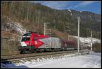 1116 200 mit Railjet bei Spital am Semmering am 7.01.2020.