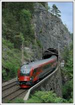 Die RailJet Versuchsgarnitur bei der letzten Testfahrt am 22.5.2008 von Gloggnitz nach Breitenstein und in weiterer Folge nach Mrzzuschlag, wo sie fr den nchsten Testtag hinterstellt wurde.  Das Bild zeigt den Zug bei der Ausfahrt aus dem Weinzettelwand Tunnel kurz bevor er wieder im Weinzettelfeld Tunnel verschwindet. 
